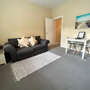 Alumhurst Road, Apartment